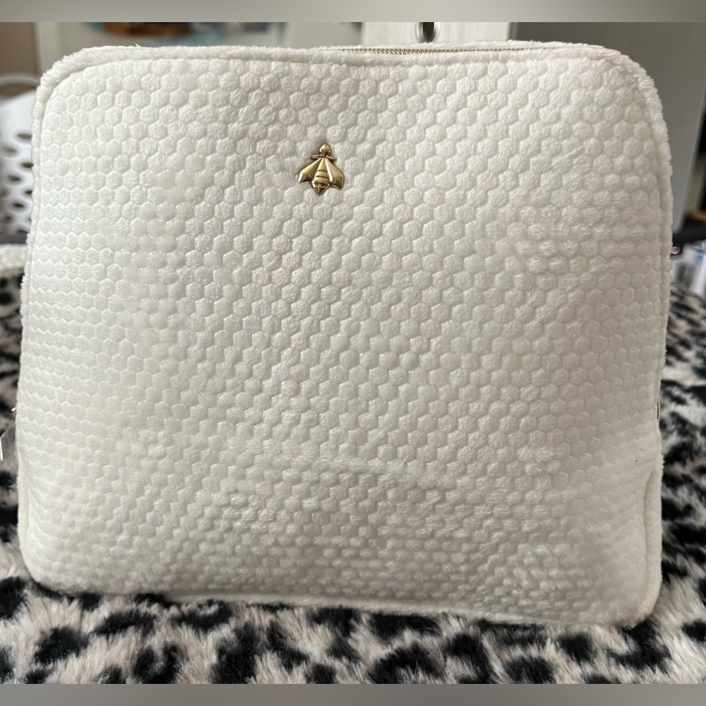 Guerlain Fluffy White Makeup Bag w/logo imprint inside 17.5H x 23W/19Wx 7D cm.